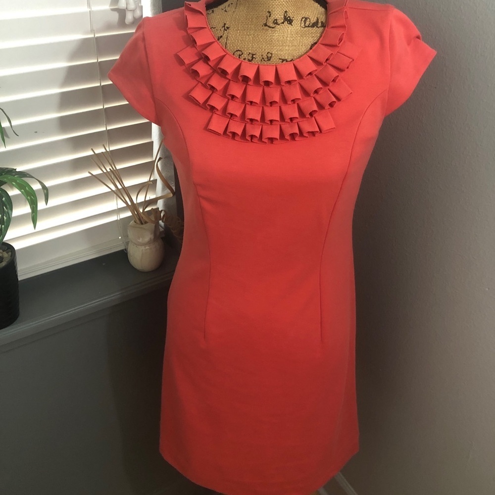 Adrienne Vittadini Orange dress w/detailed neck 💕